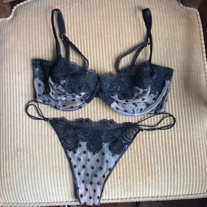 victoria’s Secret 36D very sexy black bra thong
